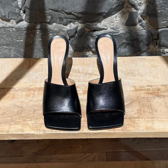 Bottega Veneta Stretch Black Leather Heeled Mule - Picture 2 of 10